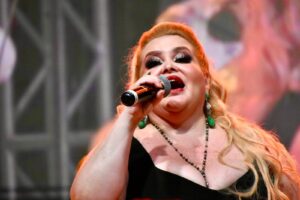 Sheyla emociona con su voz en el Festival de Mi Ciudad 2025