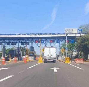 Agricultores de Sinaloa toman casetas y dan libre paso a los automovilistas